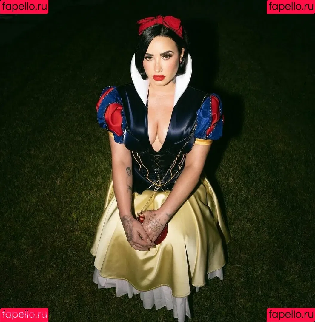 Demi Lovato / ddlovato Onlyfans Photo Gallery 