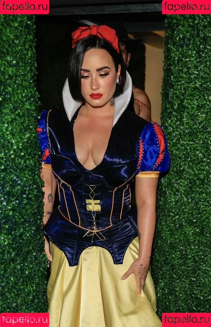 Demi Lovato / ddlovato Onlyfans Photo Gallery 