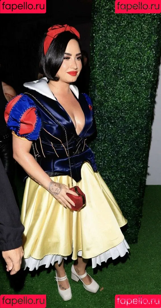 Demi Lovato / ddlovato Onlyfans Photo Gallery 