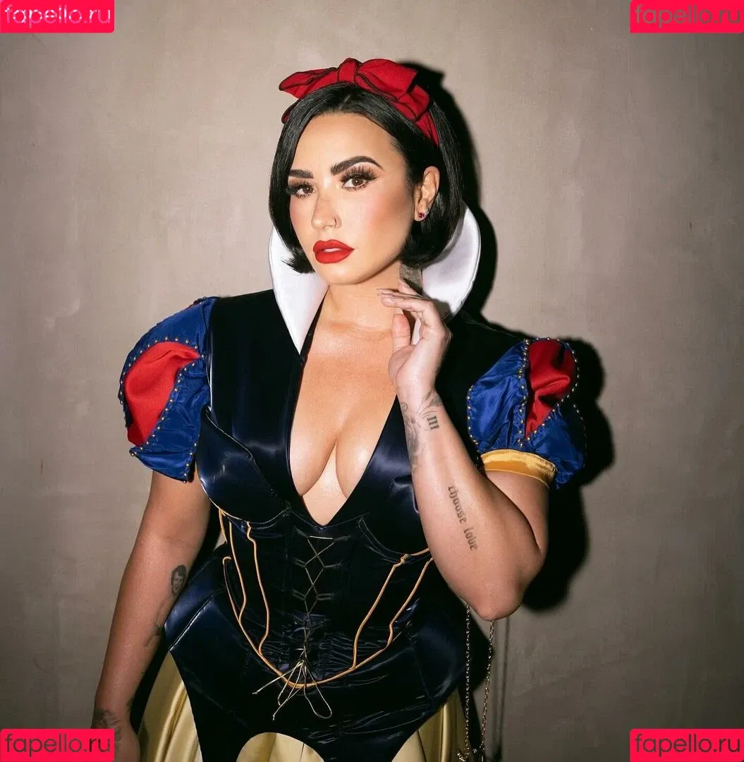 Demi Lovato / ddlovato Onlyfans Photo Gallery 