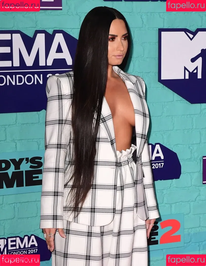 Demi Lovato / ddlovato Onlyfans Photo Gallery 