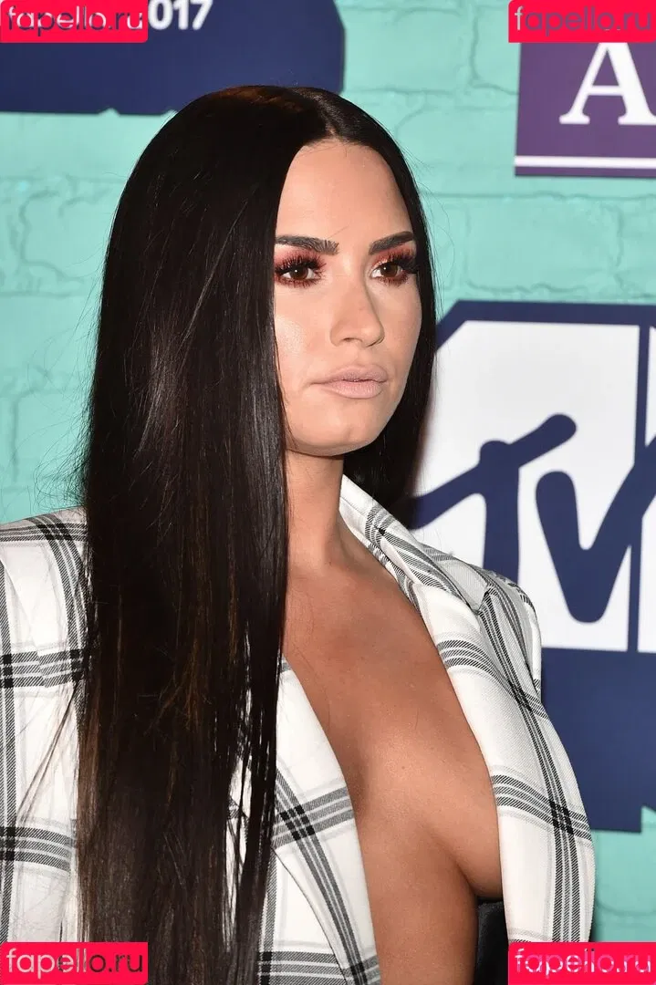 Demi Lovato / ddlovato Onlyfans Photo Gallery 