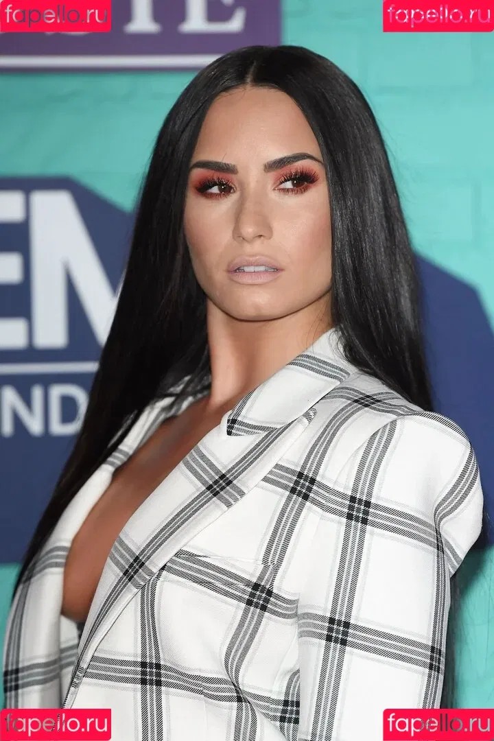 Demi Lovato / ddlovato Onlyfans Photo Gallery 