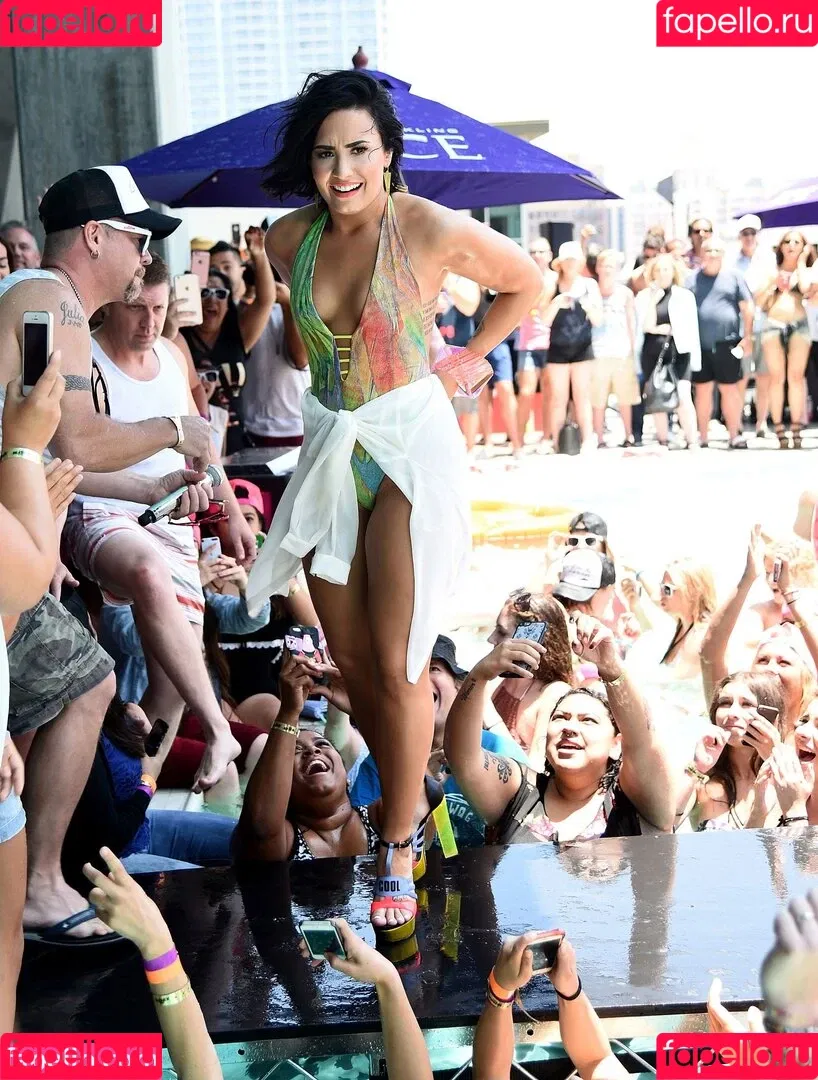 Demi Lovato / ddlovato Onlyfans Photo Gallery 