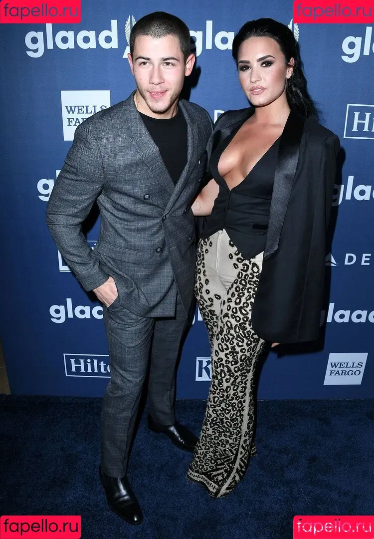 Demi Lovato / ddlovato Onlyfans Photo Gallery 