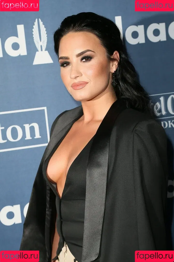 Demi Lovato / ddlovato Onlyfans Photo Gallery 