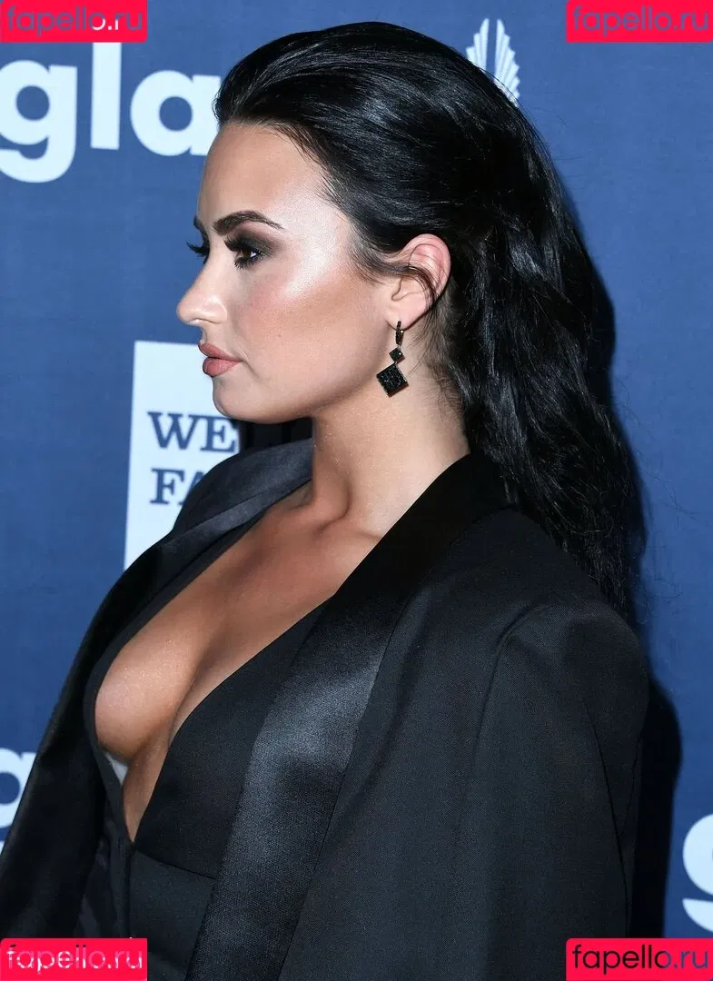 Demi Lovato / ddlovato Onlyfans Photo Gallery 