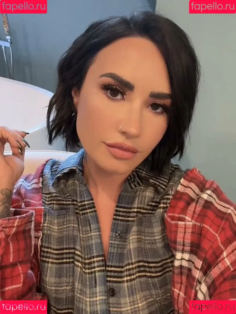 Demi Lovato / ddlovato Onlyfans Photo Gallery 