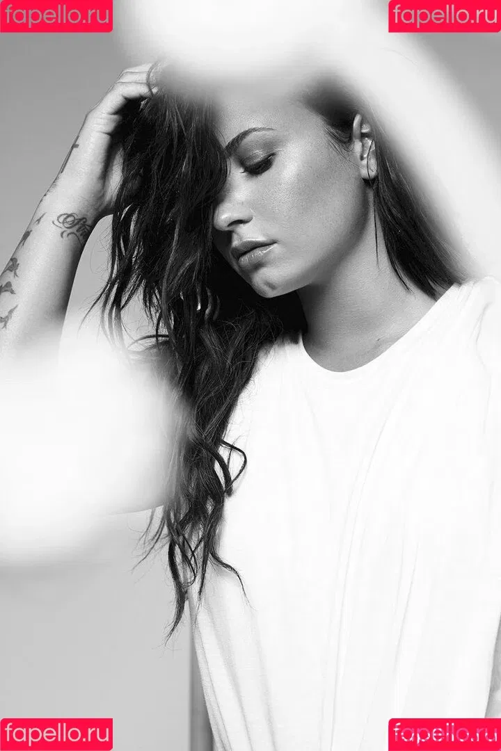 Demi Lovato / ddlovato Onlyfans Photo Gallery 