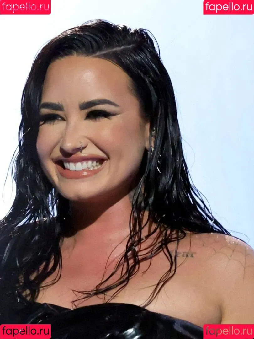 Demi Lovato / ddlovato Onlyfans Photo Gallery 