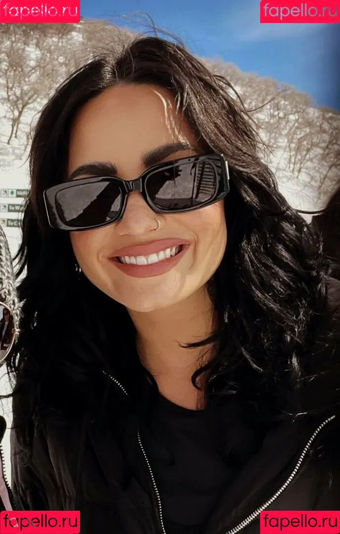 Demi Lovato / ddlovato Onlyfans Photo Gallery 
