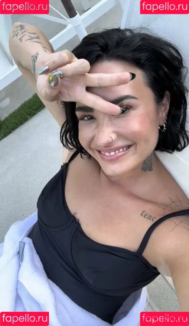 Demi Lovato / ddlovato Onlyfans Photo Gallery 
