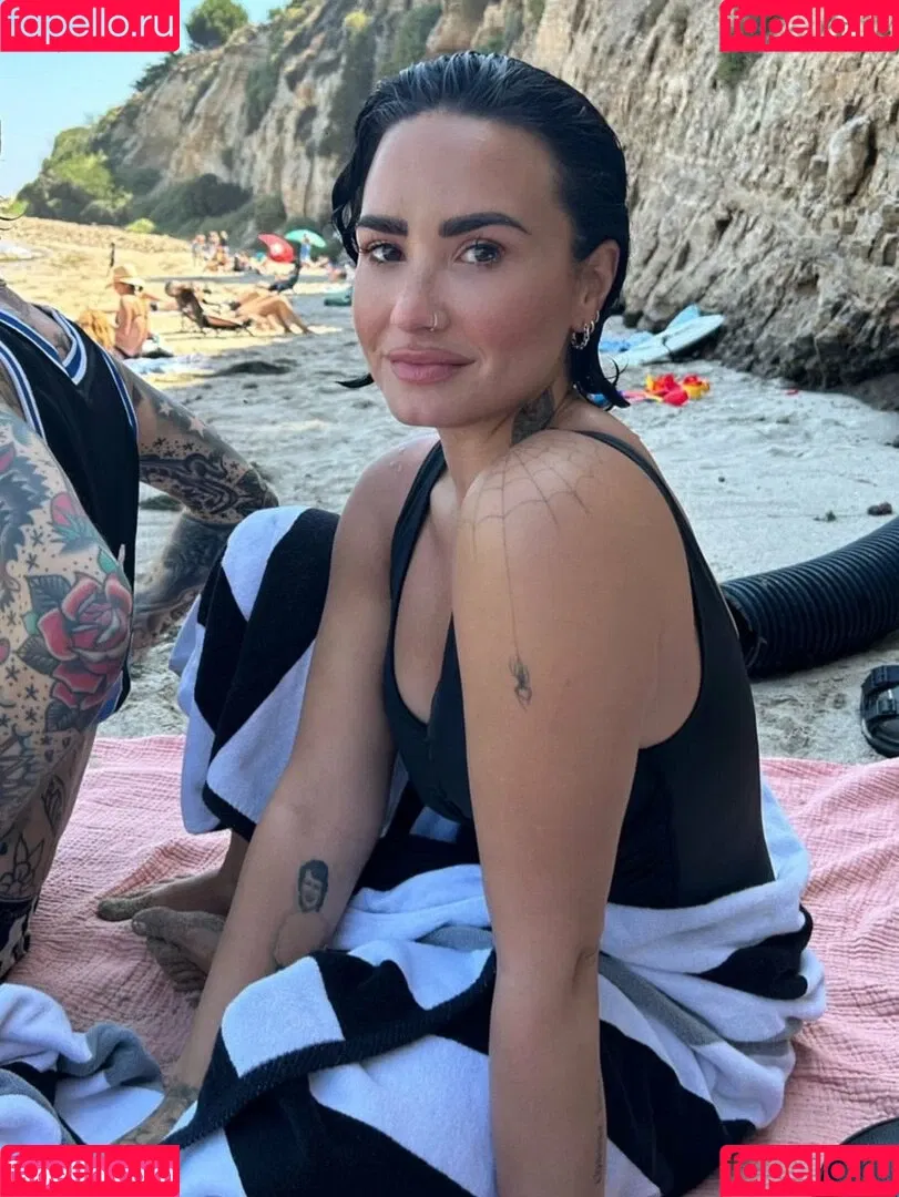Demi Lovato / ddlovato Onlyfans Photo Gallery 