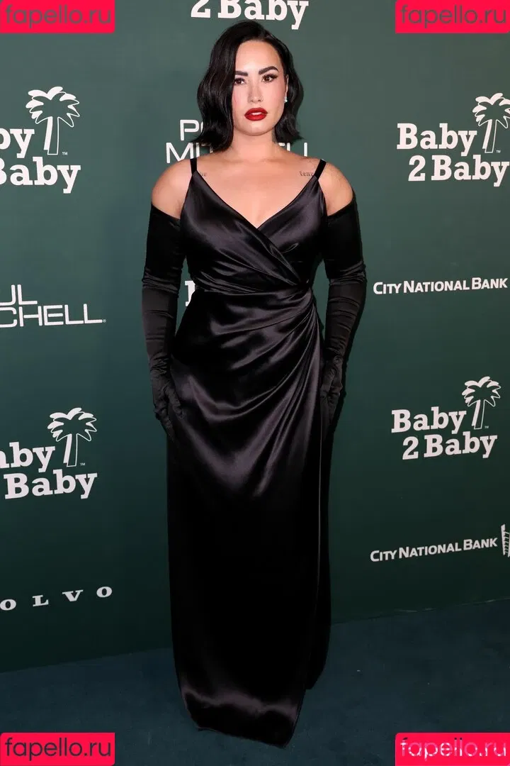 Demi Lovato / ddlovato Onlyfans Photo Gallery 
