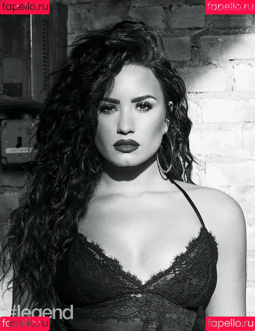 Demi Lovato / ddlovato Onlyfans Photo Gallery 