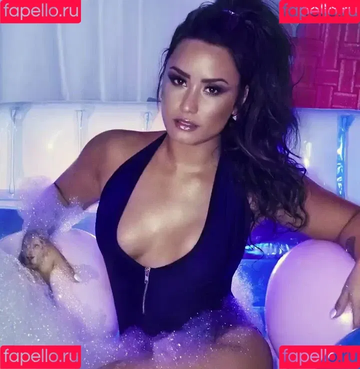 Demi Lovato / ddlovato Onlyfans Photo Gallery 