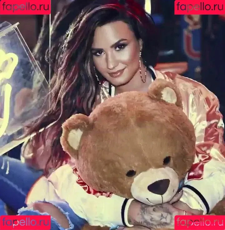 Demi Lovato / ddlovato Onlyfans Photo Gallery 