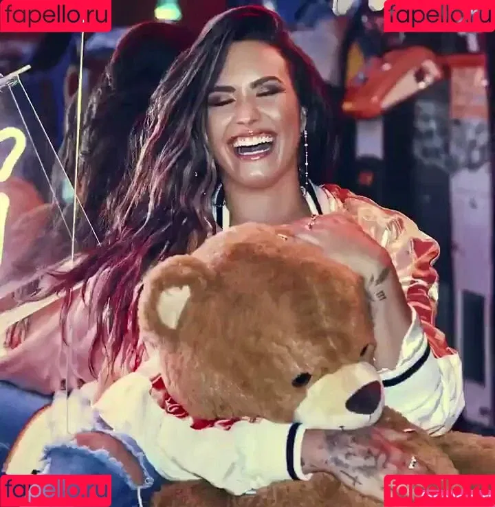 Demi Lovato / ddlovato Onlyfans Photo Gallery 