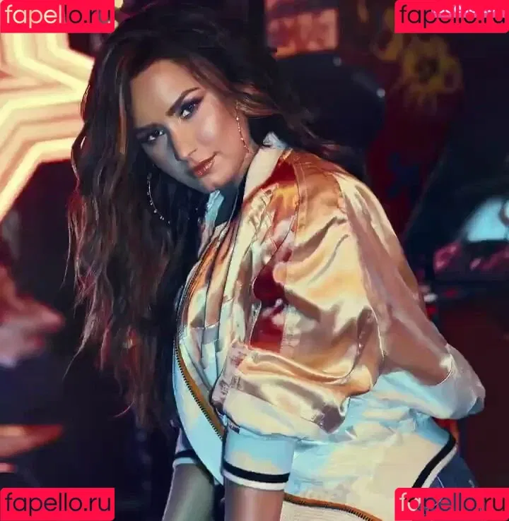 Demi Lovato / ddlovato Onlyfans Photo Gallery 