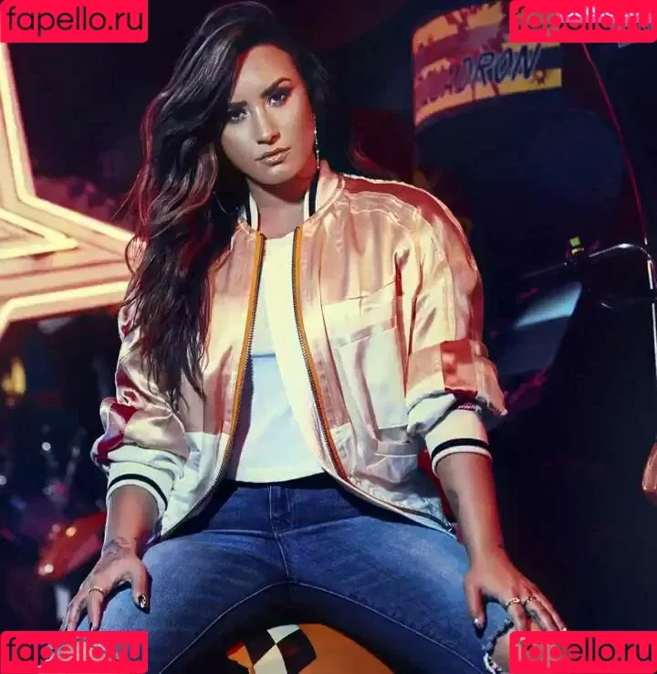 Demi Lovato / ddlovato Onlyfans Photo Gallery 