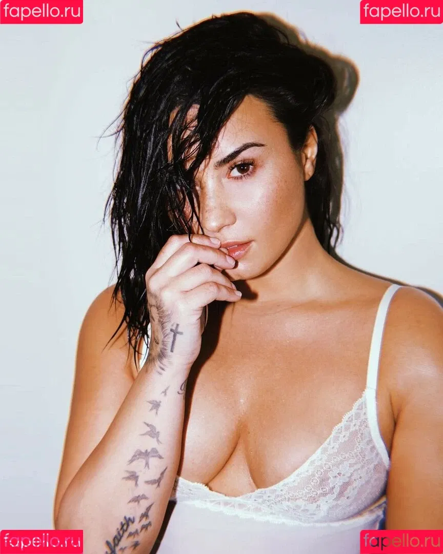 Demi Lovato / ddlovato Onlyfans Photo Gallery 
