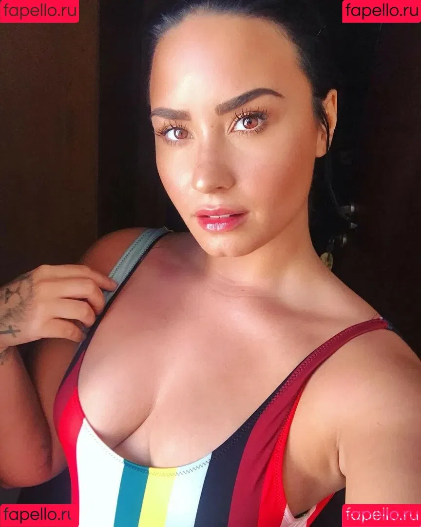 Demi Lovato / ddlovato Onlyfans Photo Gallery 