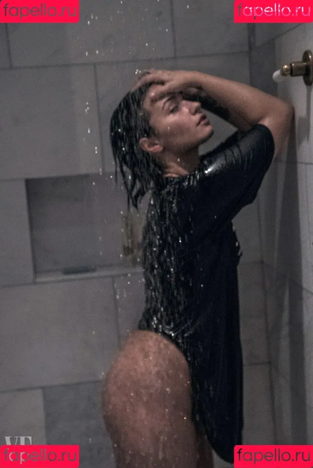Demi Lovato / ddlovato Onlyfans Photo Gallery 