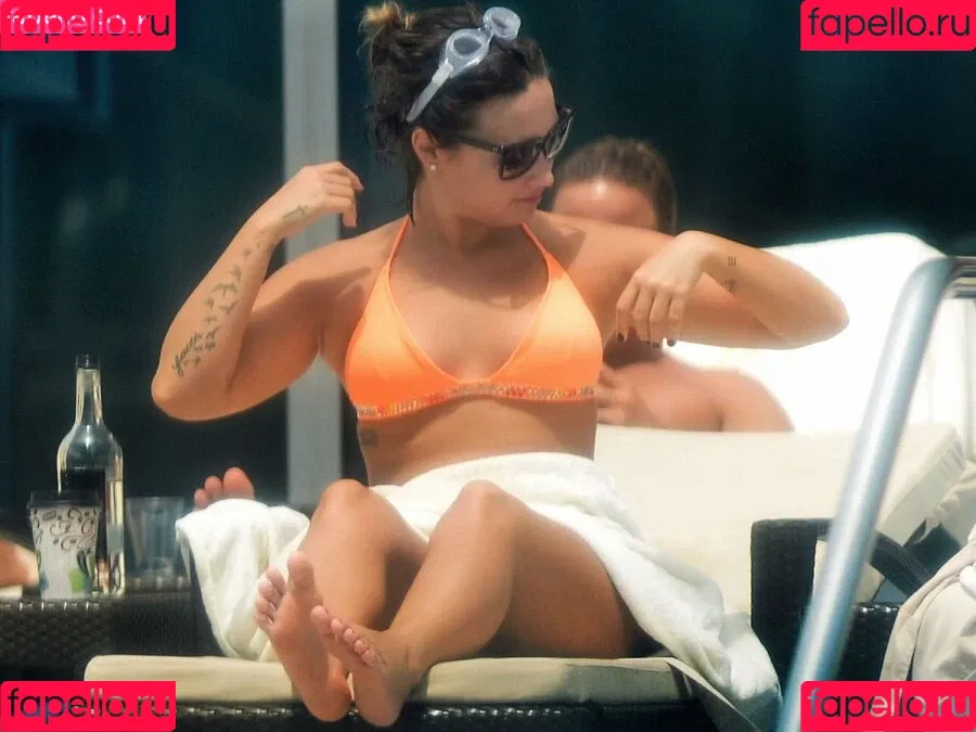 Demi Lovato / ddlovato Onlyfans Photo Gallery 
