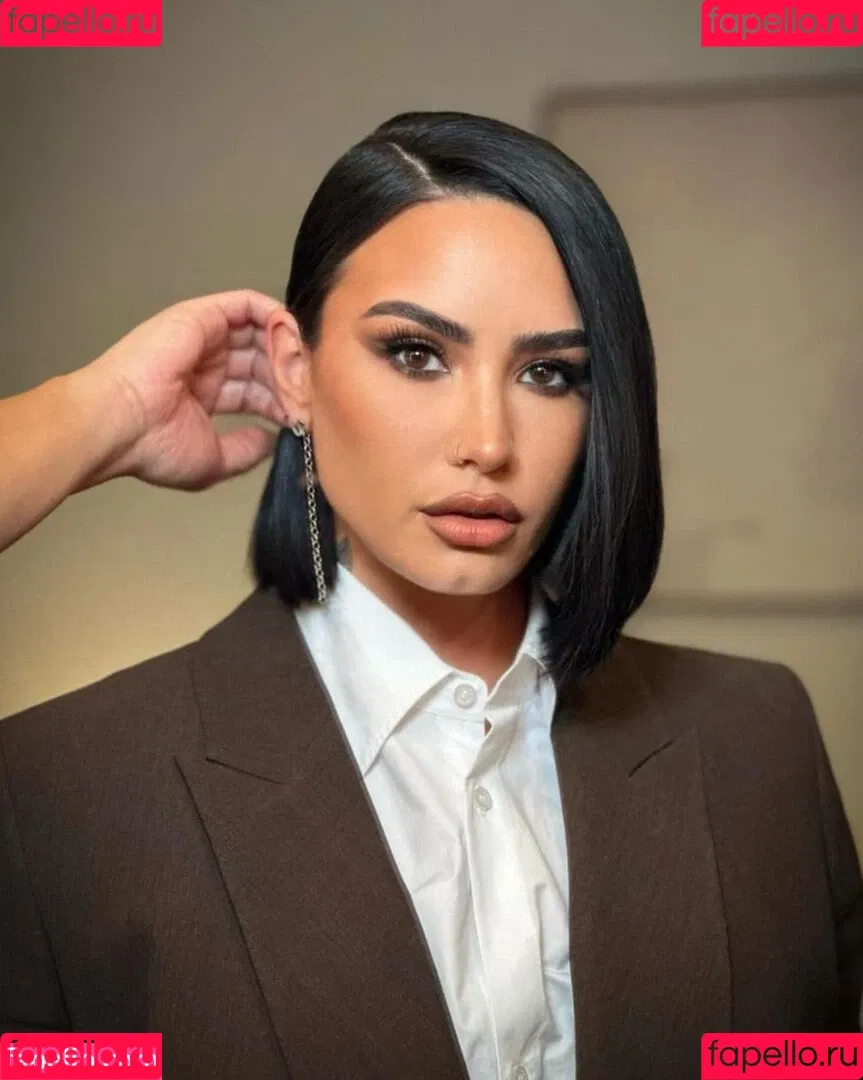 Demi Lovato / ddlovato Onlyfans Photo Gallery 