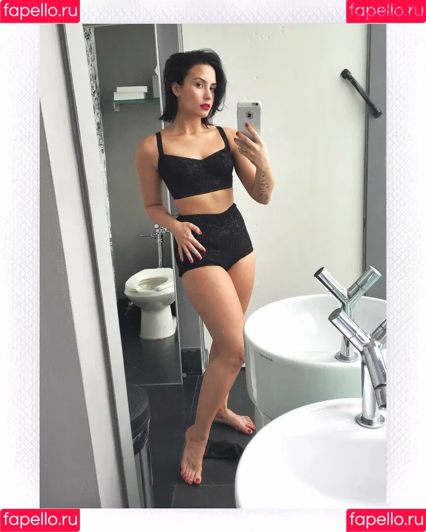 Demi Lovato / ddlovato Onlyfans Photo Gallery 