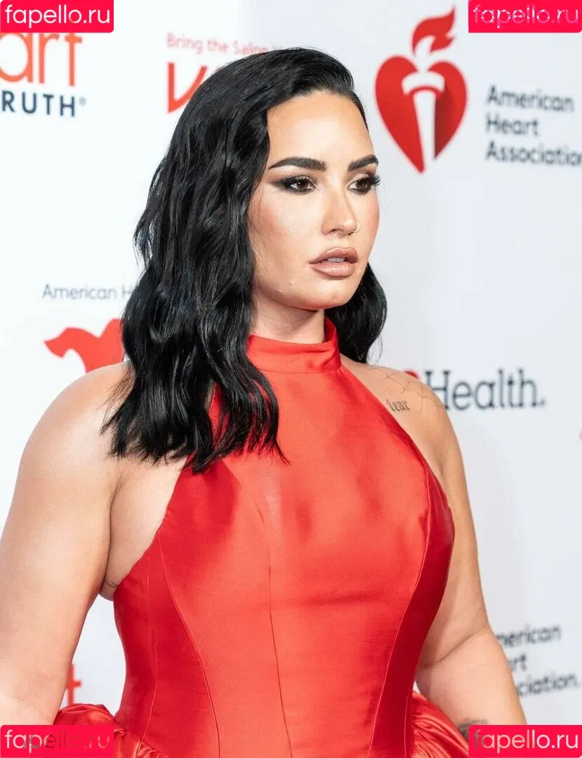 Demi Lovato / ddlovato Onlyfans Photo Gallery 