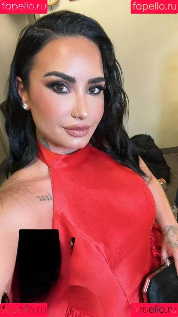Demi Lovato / ddlovato Onlyfans Photo Gallery 