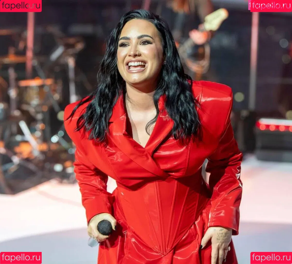 Demi Lovato / ddlovato Onlyfans Photo Gallery 