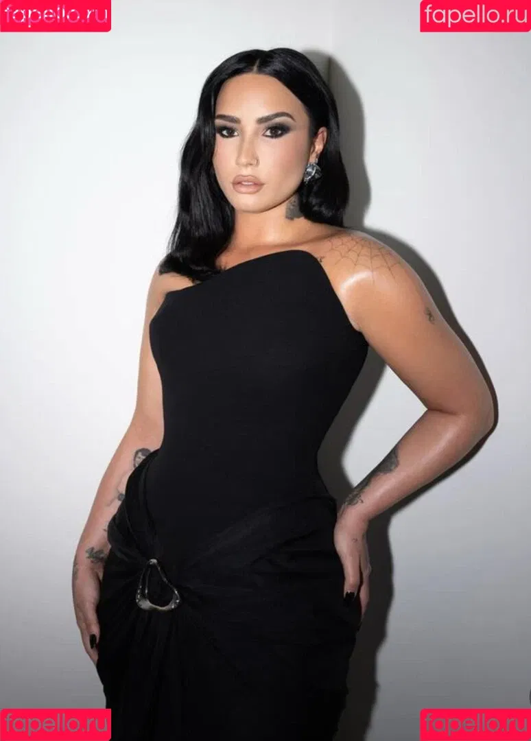 Demi Lovato / ddlovato Onlyfans Photo Gallery 