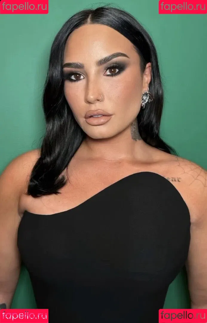 Demi Lovato / ddlovato Onlyfans Photo Gallery 