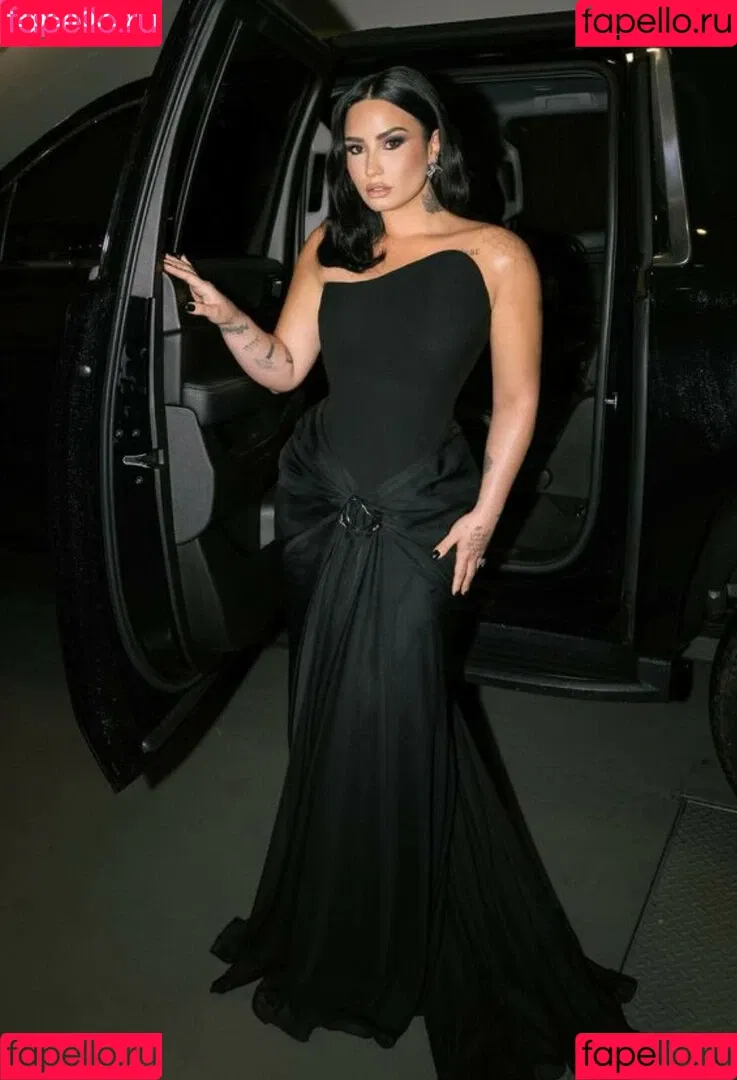 Demi Lovato / ddlovato Onlyfans Photo Gallery 