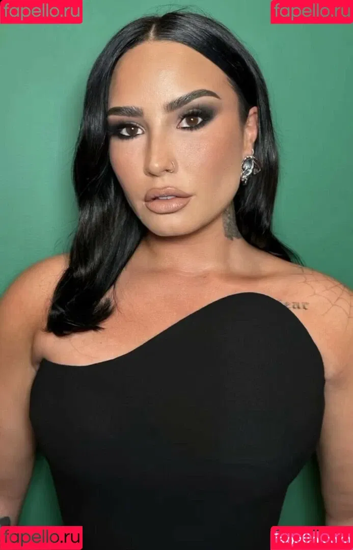Demi Lovato / ddlovato Onlyfans Photo Gallery 