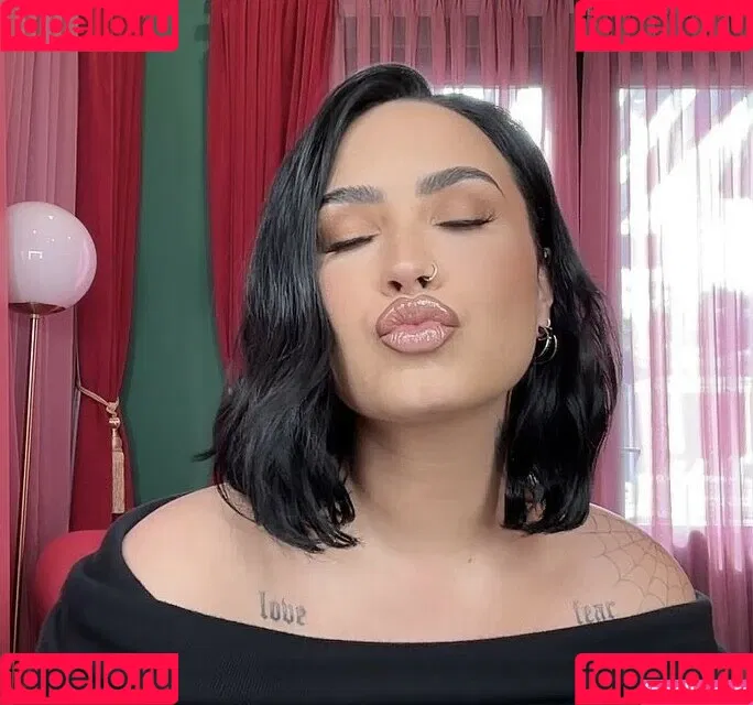 Demi Lovato / ddlovato Onlyfans Photo Gallery 
