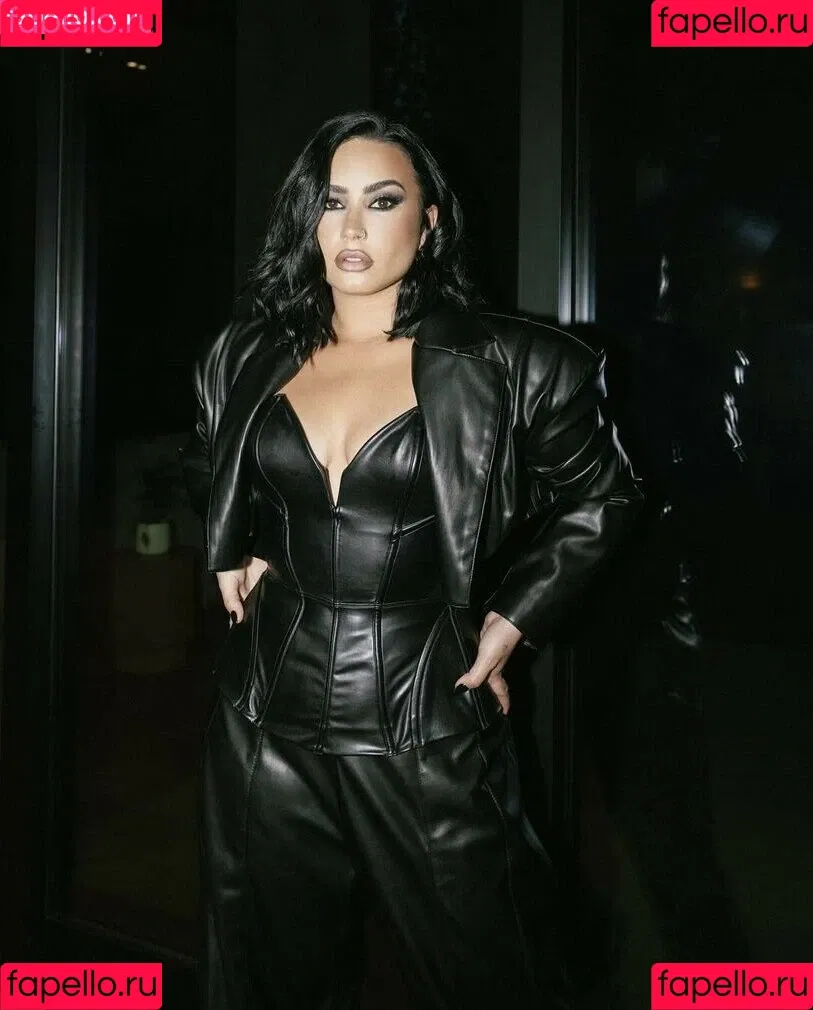 Demi Lovato / ddlovato Onlyfans Photo Gallery 