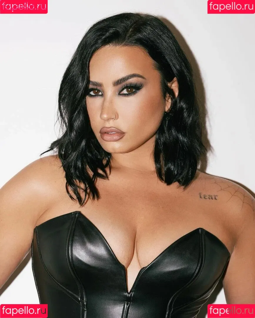 Demi Lovato / ddlovato Onlyfans Photo Gallery 