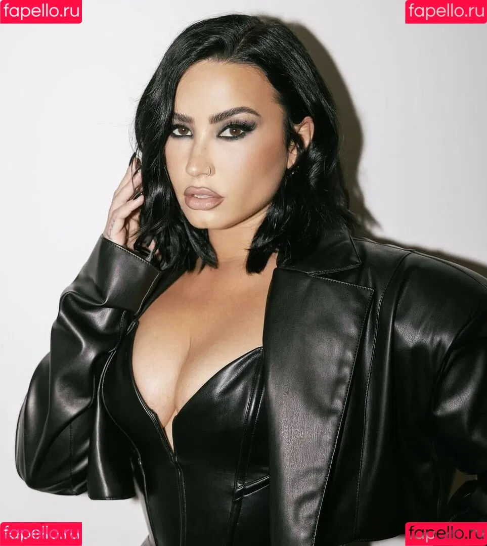 Demi Lovato / ddlovato Onlyfans Photo Gallery 