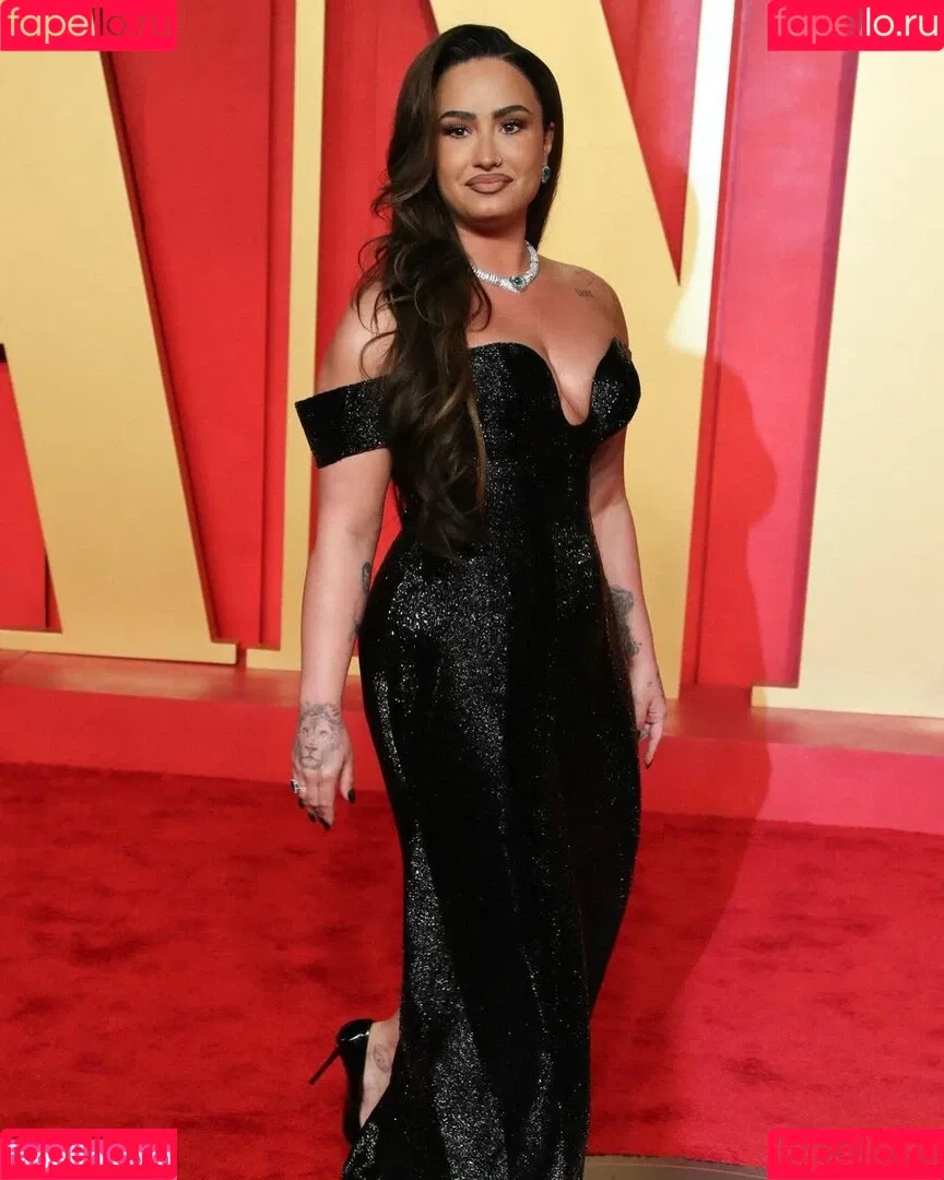 Demi Lovato / ddlovato Onlyfans Photo Gallery 