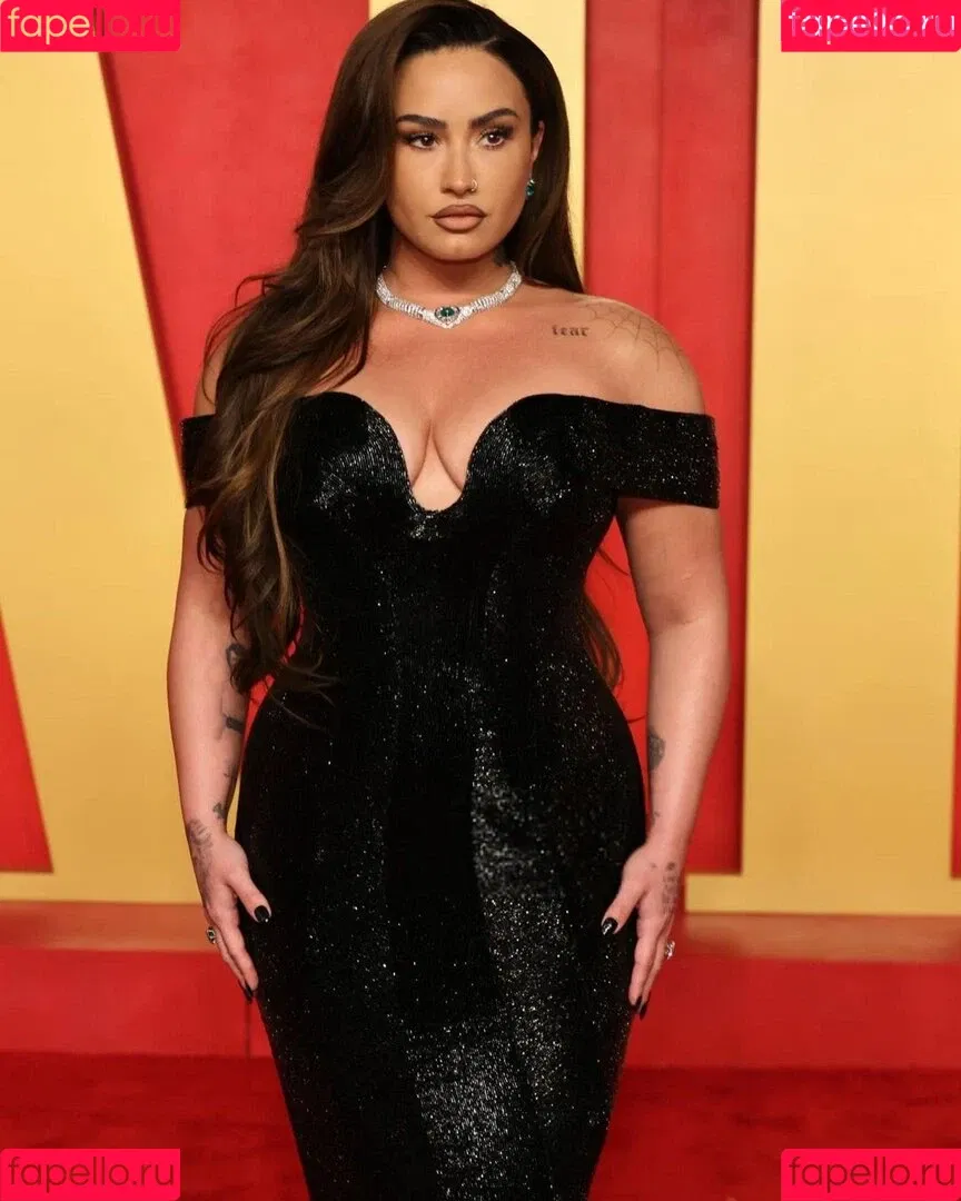 Demi Lovato / ddlovato Onlyfans Photo Gallery 