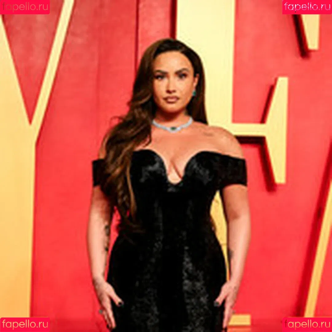 Demi Lovato / ddlovato Onlyfans Photo Gallery 