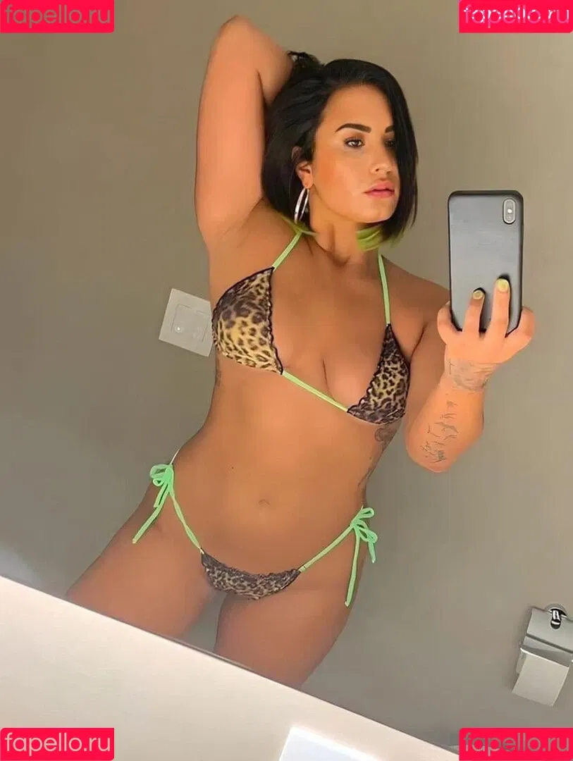 Demi Lovato / ddlovato Onlyfans Photo Gallery 