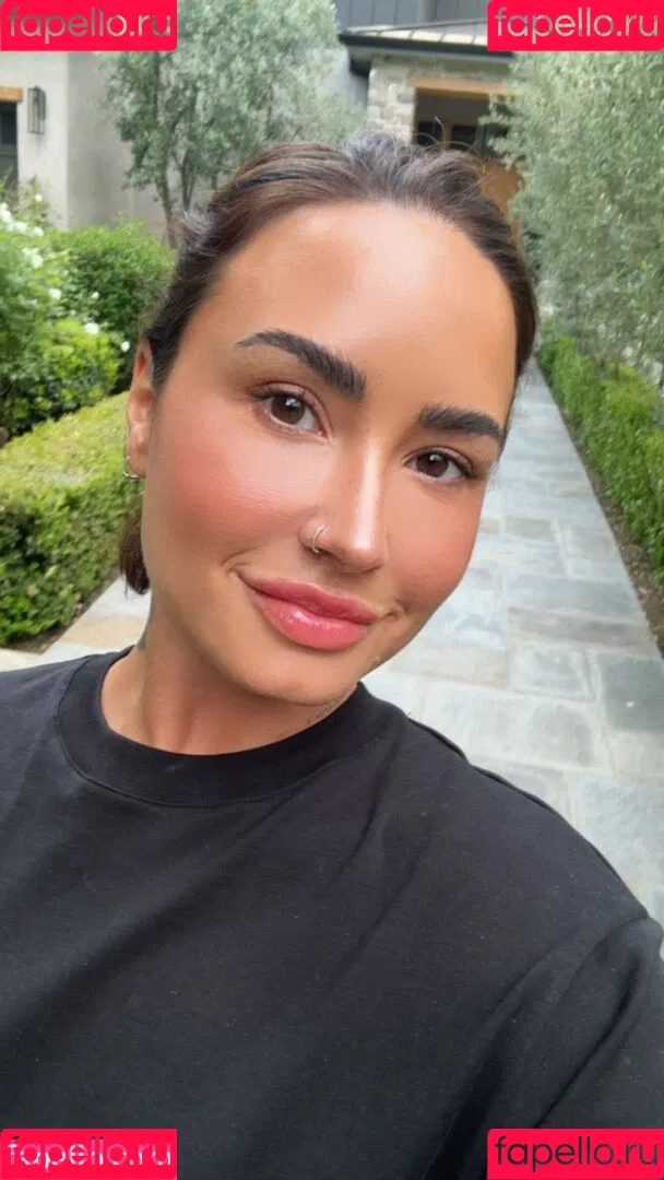 Demi Lovato / ddlovato Onlyfans Photo Gallery 