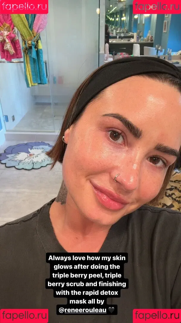 Demi Lovato / ddlovato Onlyfans Photo Gallery 