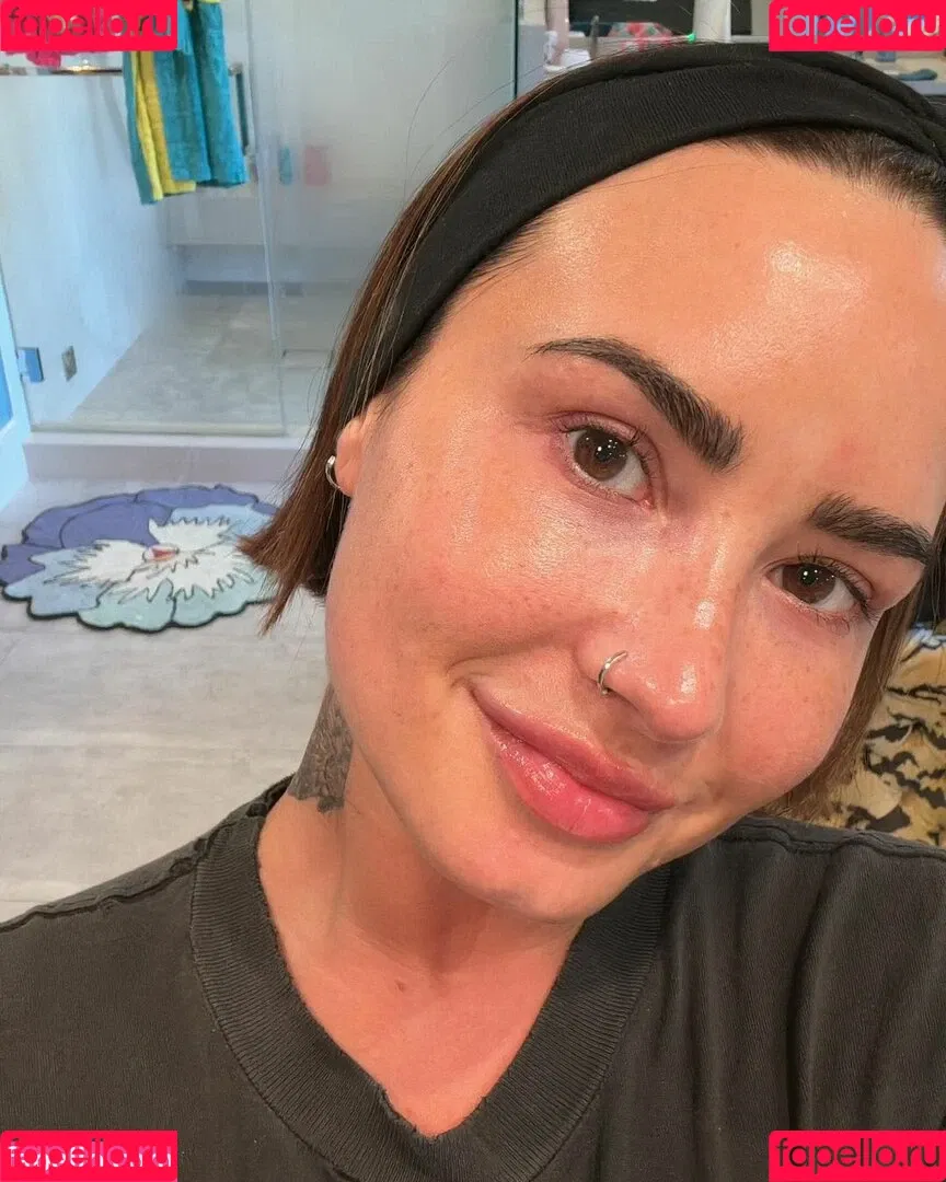 Demi Lovato / ddlovato Onlyfans Photo Gallery 