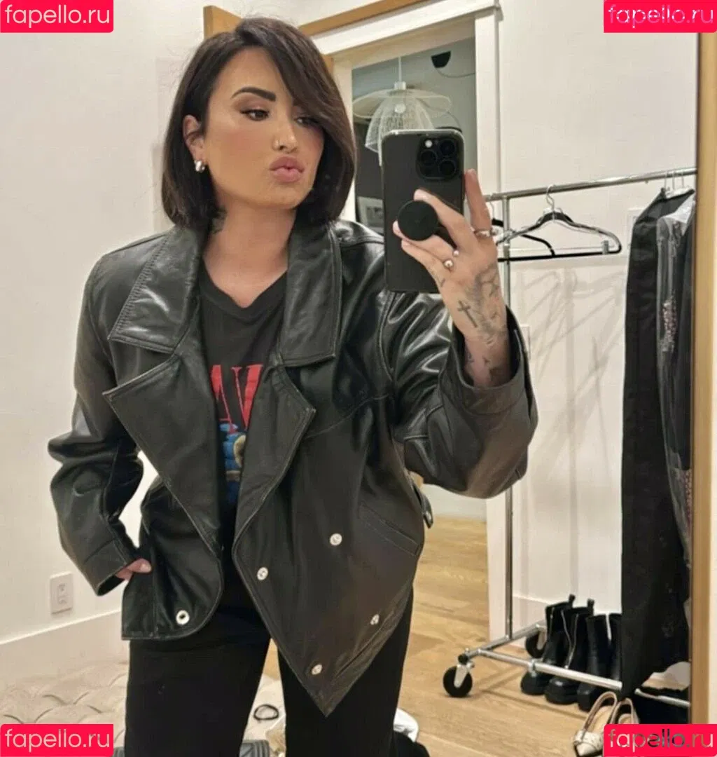 Demi Lovato / ddlovato Onlyfans Photo Gallery 