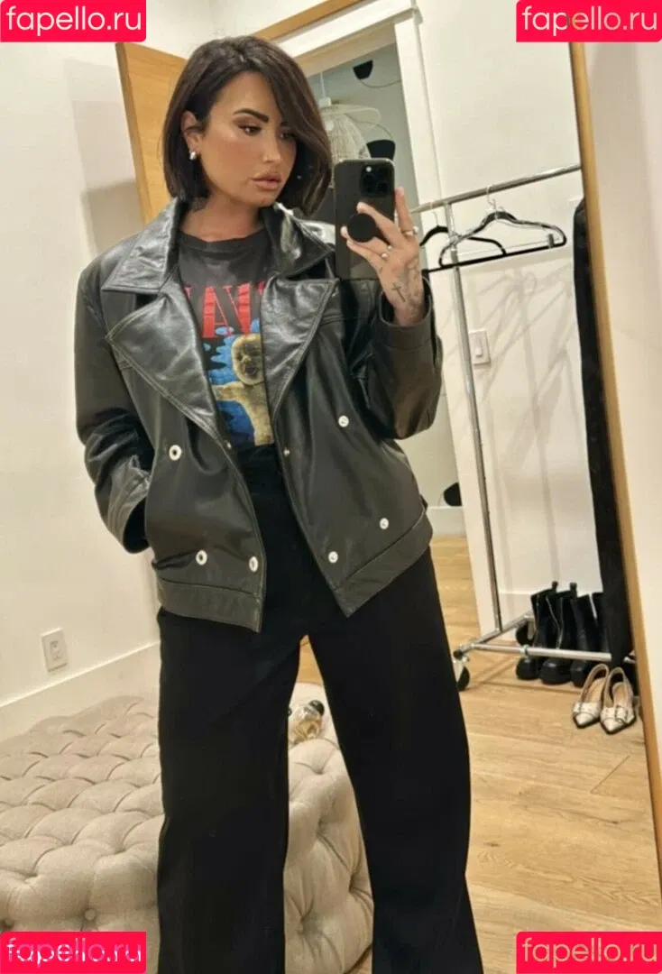 Demi Lovato / ddlovato Onlyfans Photo Gallery 